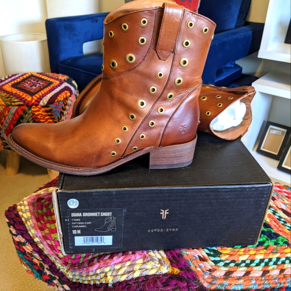 BRAND NEW beautiful caramel grommet boot